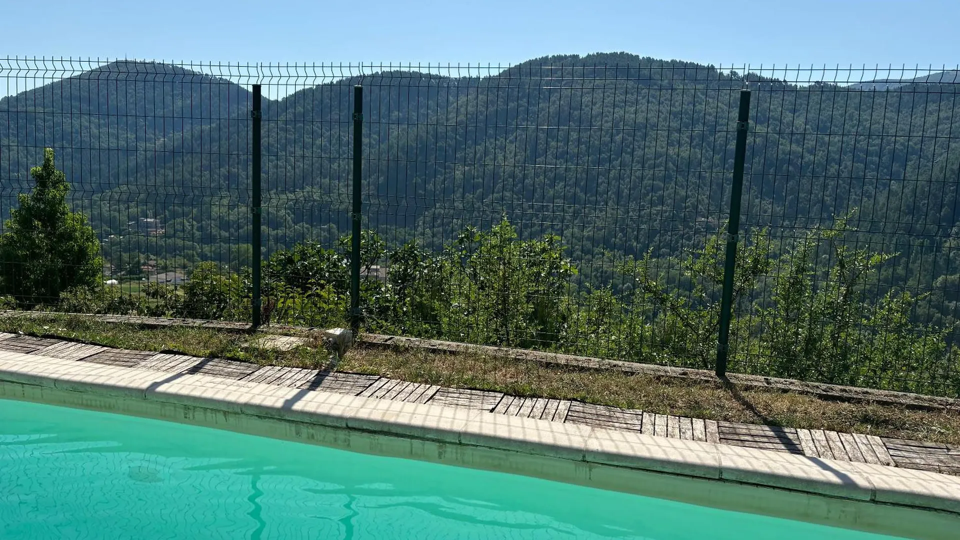 Дом отдыха Gite Et Piscine Au Sein De La Bastide De La Breure Les Ollieres-sur-Eyrieux